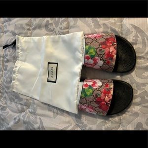 Gucci Slides UNWORN Floral Pattern